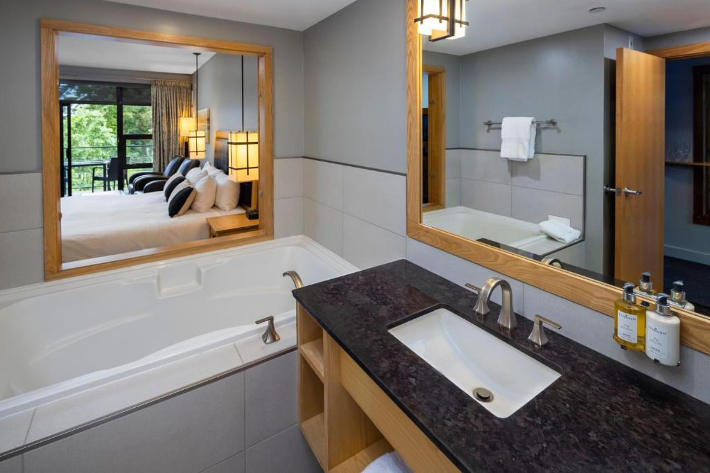Koupelna v ubytování Brentwood Bay Resort & Spa