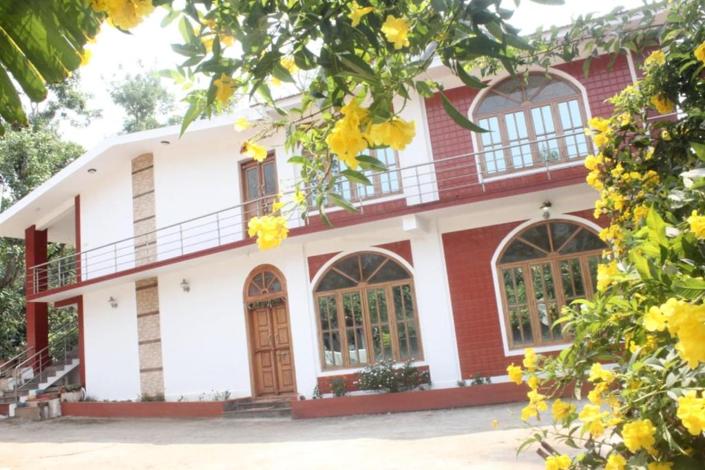 The Bat N Ball Homestay The Rovis Estate by Uthappa, Suntikoppa