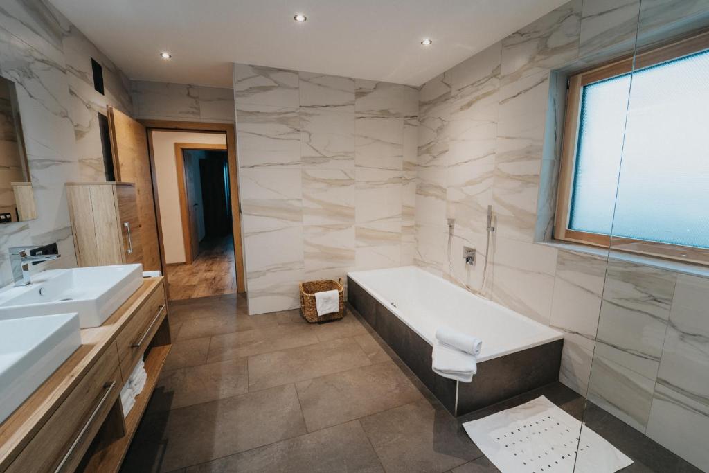 Koupelna v ubytování Apartklusiv Kaltenbach