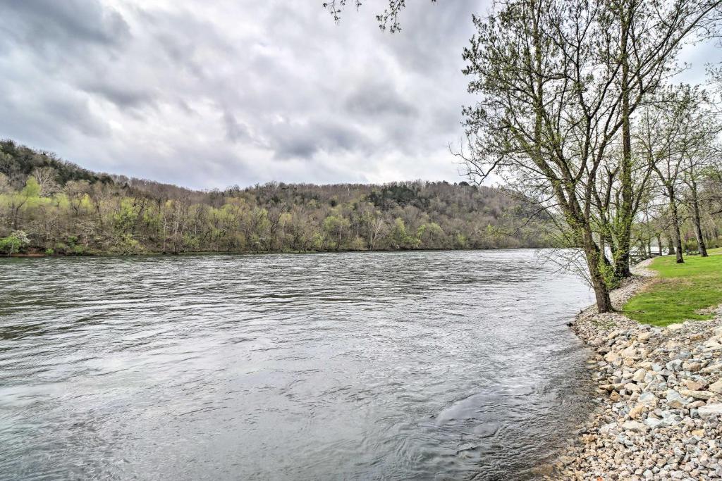 Trout Fishing On The White River in Cotter, Arkansas with Hurst Fishing