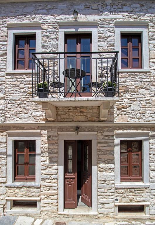 The facade or entrance of Platsa's House