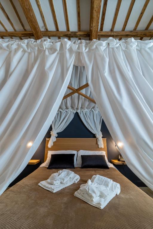 Łóżko lub łóżka w pokoju w obiekcie Villa White Luxury Residence