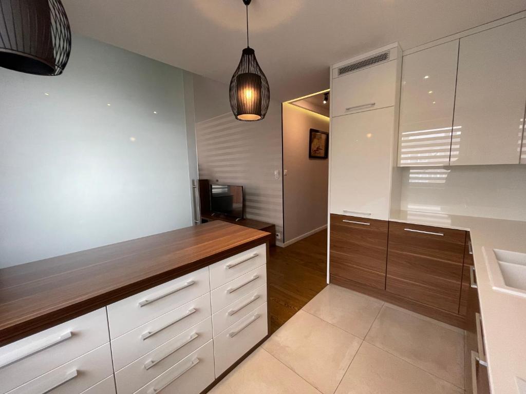 Kuchyňa alebo kuchynka v ubytovaní ESEN Apartamenty Krakowska