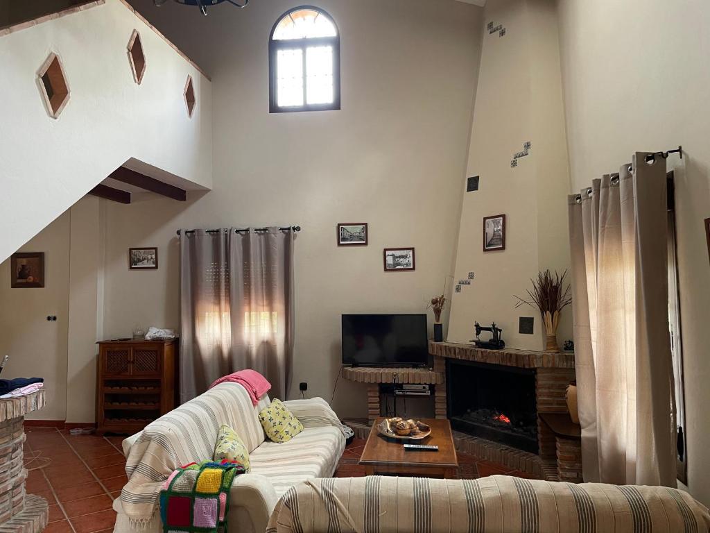 Televízia a/alebo spoločenská miestnosť v ubytovaní Casa Charo