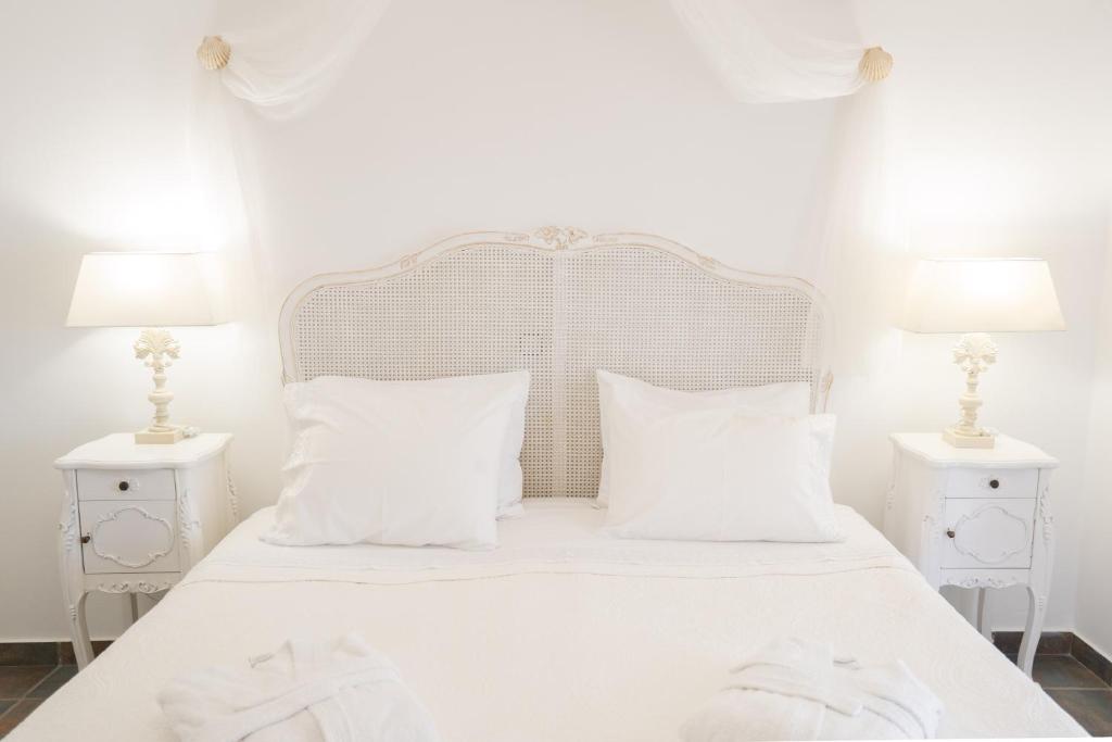 Postel nebo postele na pokoji v ubytování Kaiya Villas