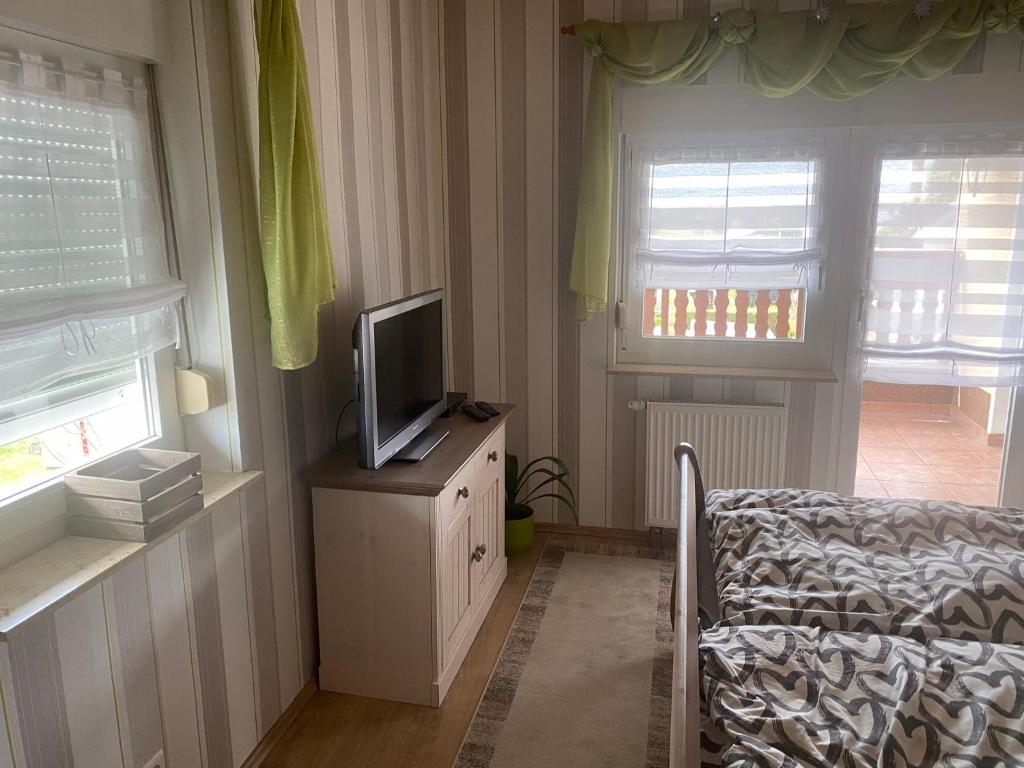 Postel nebo postele na pokoji v ubytování Ferienwohnung „Thea“