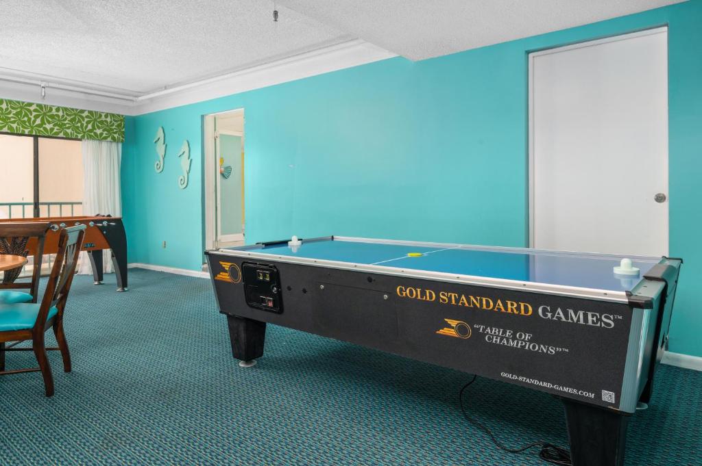 Biliár nebo kulečník v ubytování Cayman Suites Hotel