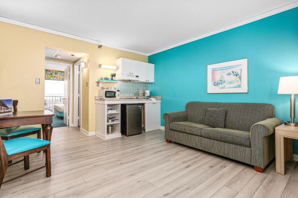Kuchyň nebo kuchyňský kout v ubytování Cayman Suites Hotel