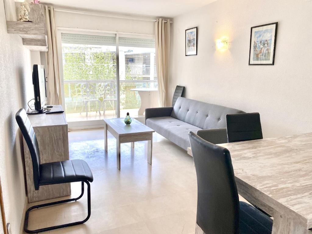 A seating area at Modern Apartment in Salou - 50 m² + Pool