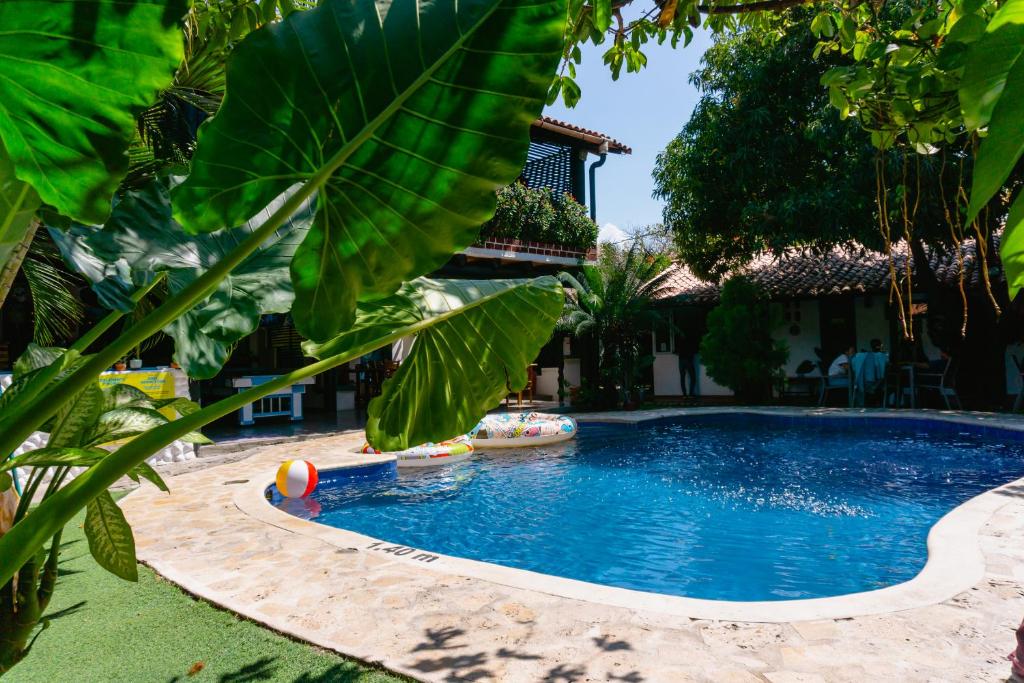 A piscina localizada em Dreamer Santa Marta ou nos arredores