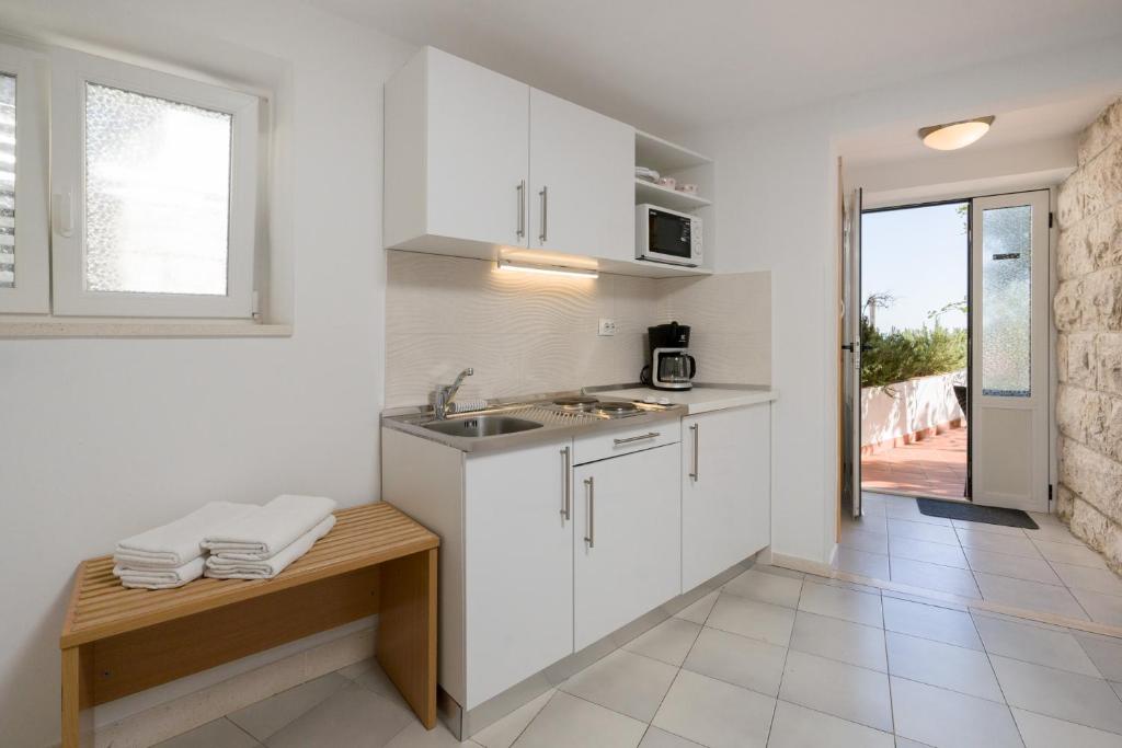 Kuchyň nebo kuchyňský kout v ubytování Apartments Zicara