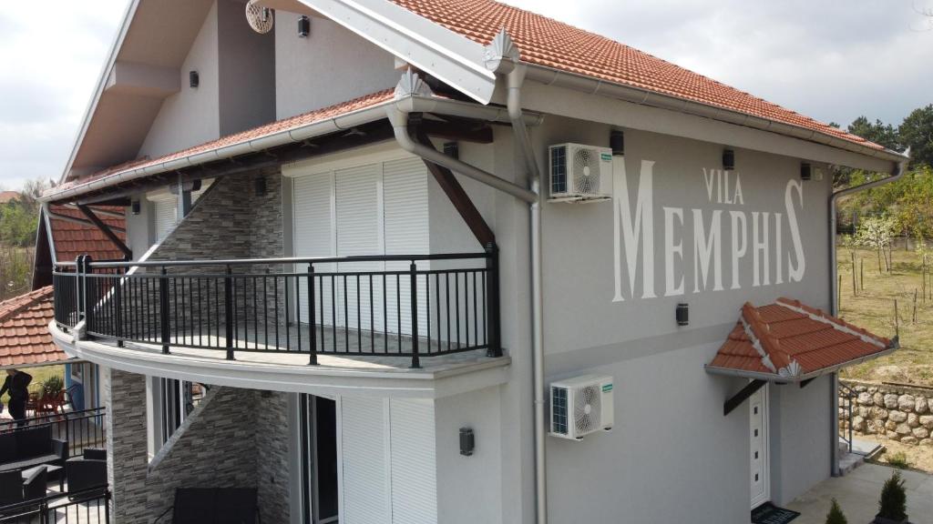 a building with a balcony and a sign on it at Vila Memphis in Golubac