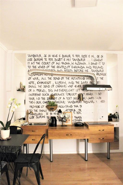 Entire serviced apartment with a beautiful view - Image 12
