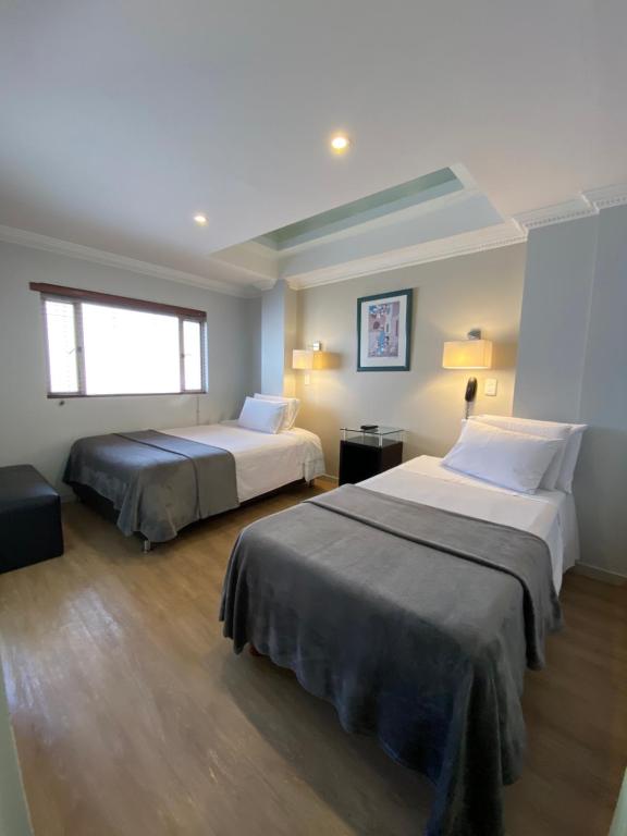 Postel nebo postele na pokoji v ubytování Hotel Picasso Inn