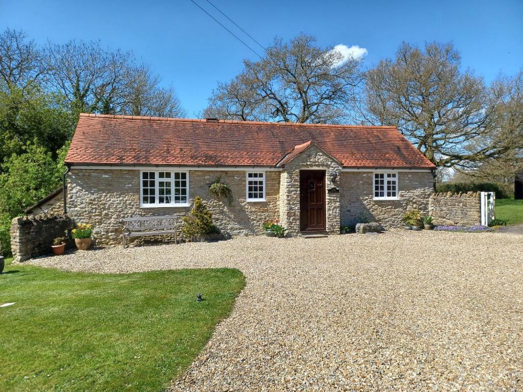 Magpie Cottage, South Brewham (updated prices 2024)