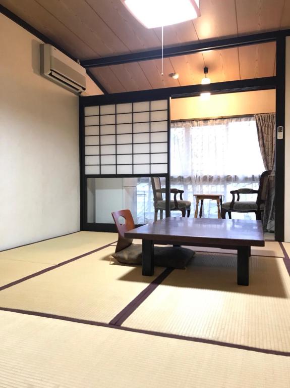 Kajiyabekkan Ramakkoro Yamaneko Yado - Salle De Style Japonais - Fumer