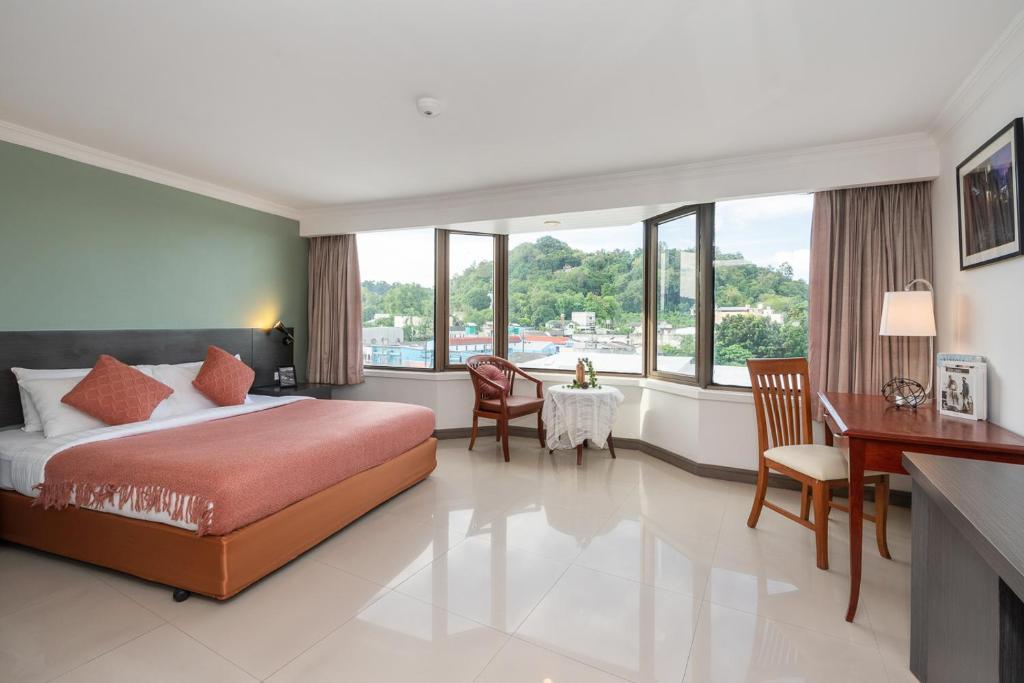 Postel nebo postele na pokoji v ubytování I Pavilion Hotel Phuket