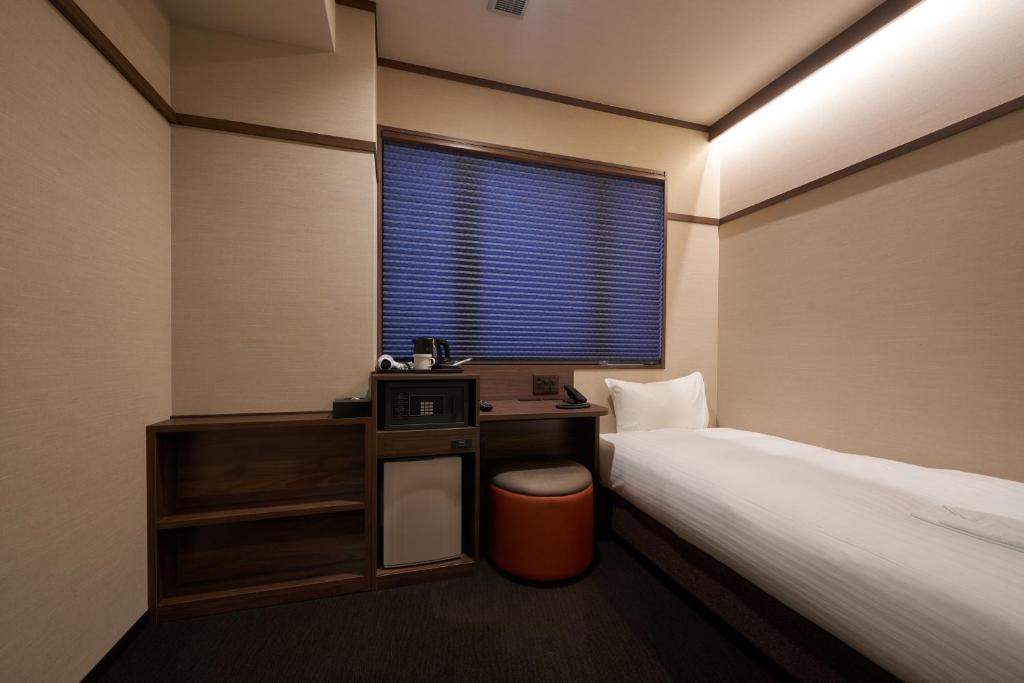 Welina Hotel Shinsaibashi NAGOMIにあるベッド