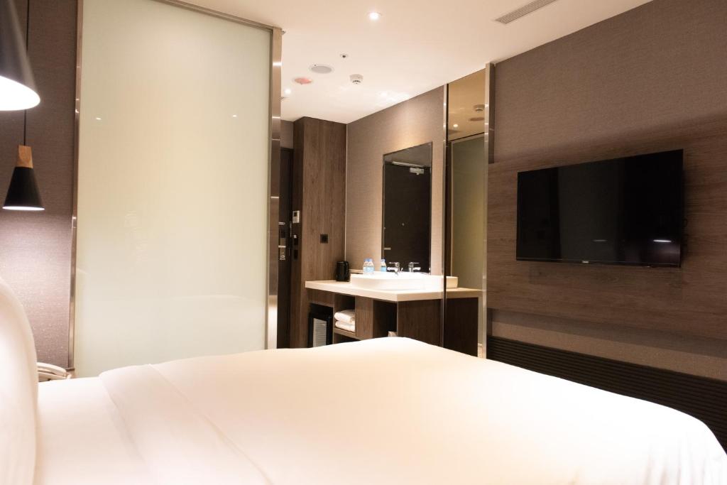TV a/nebo společenská místnost v ubytování N Hotel