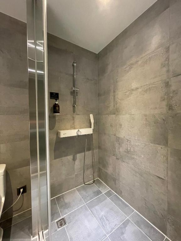 Koupelna v ubytování N Hotel
