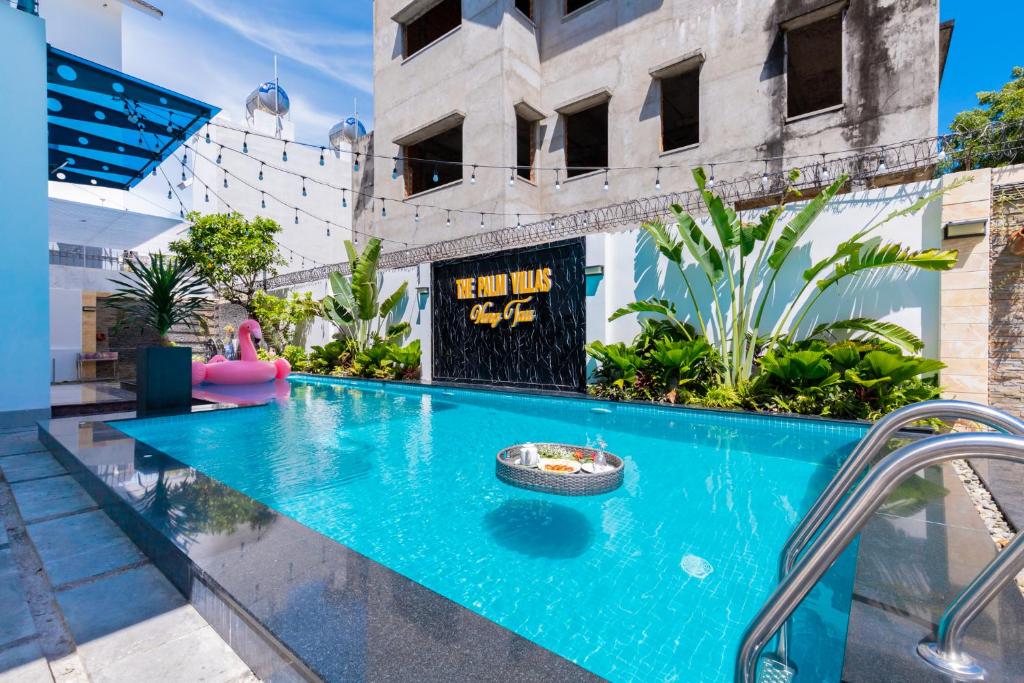 Hồ bơi trong/gần Palm Villa 34 ( Luxury Villa with 17 bed room, karaoke & bida inside)