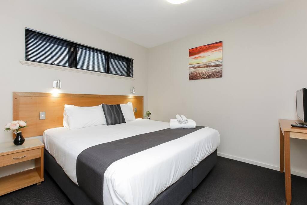 Postel nebo postele na pokoji v ubytování Beautiful 1-bedroom apartment close to the River