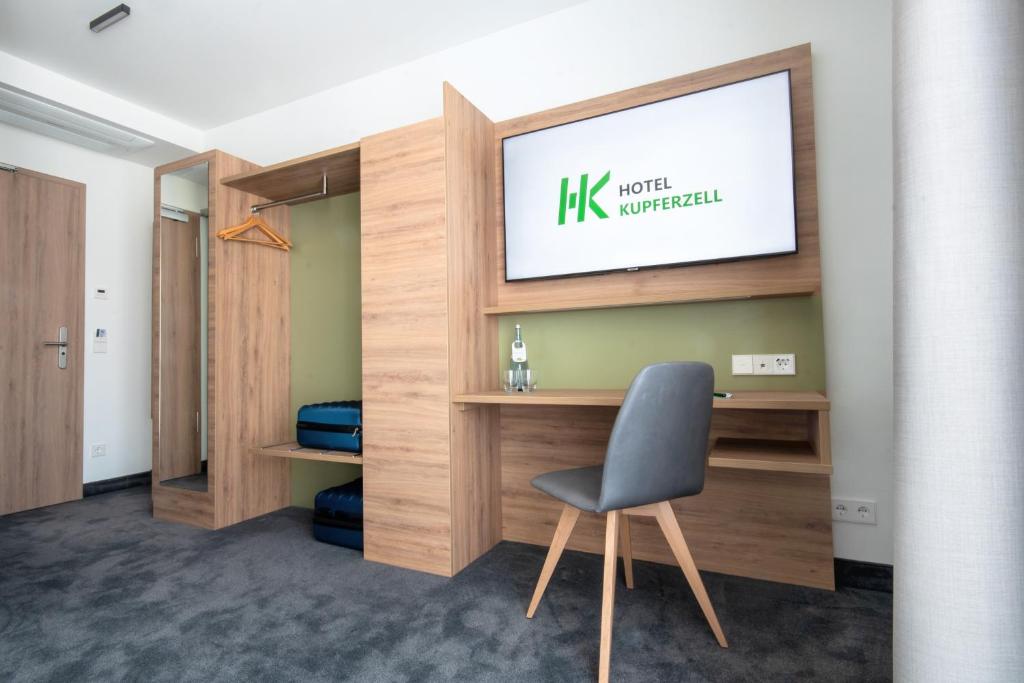 TV a/nebo společenská místnost v ubytování Hotel Kupferzell