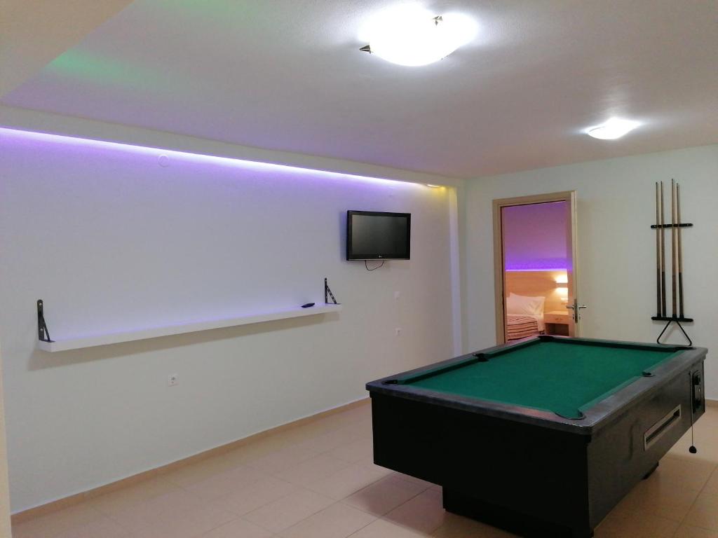 Stół bilardowy w obiekcie Salvia Villas