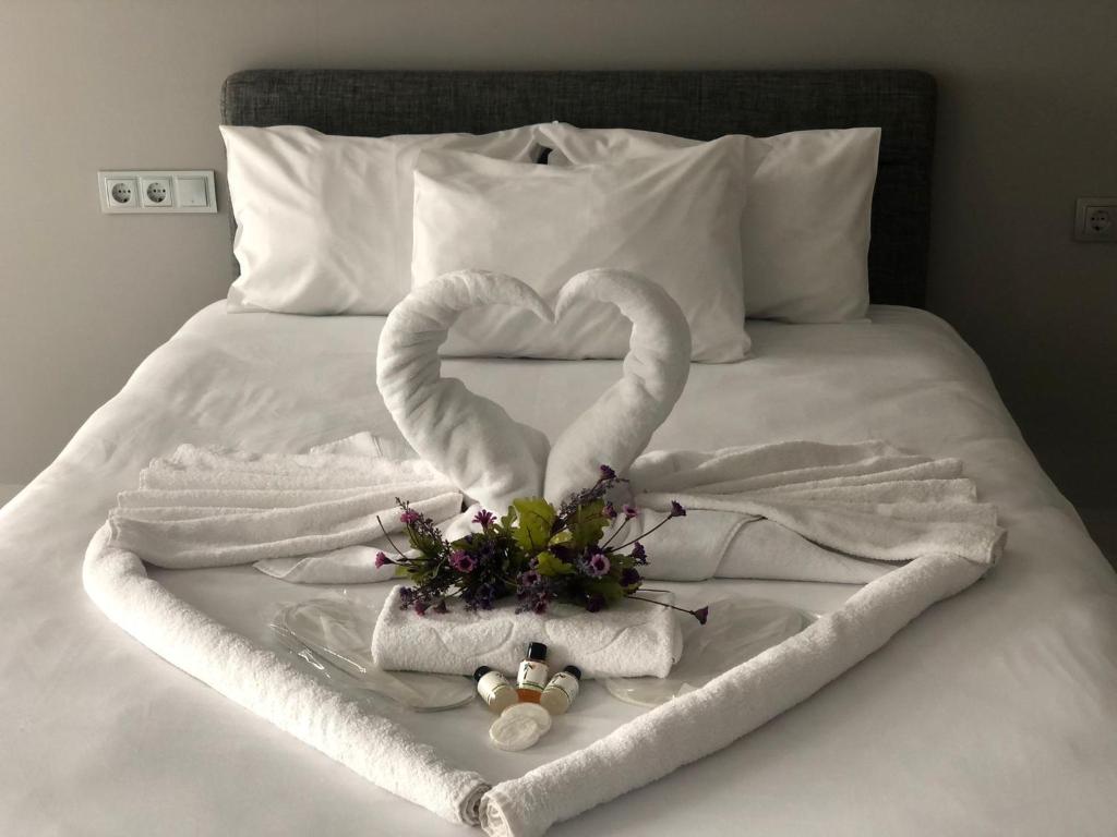 a bed with two swans made out of towels at ÇALIŞKANLAR OTEL in Canakkale