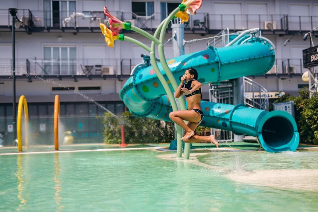 Bazén v ubytování Trevi Family Resort nebo v jeho okolí