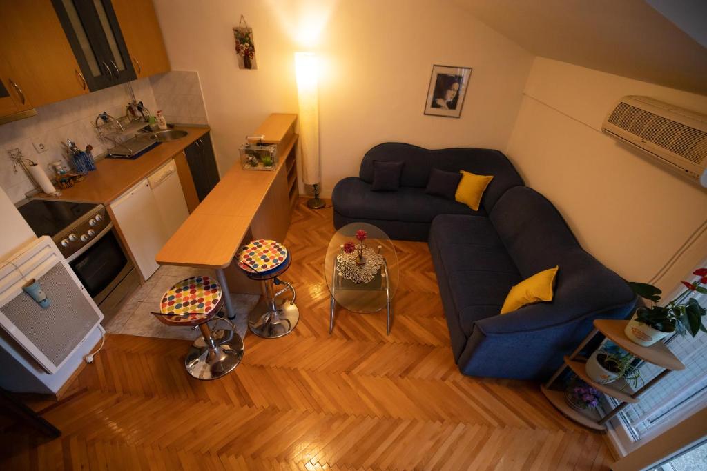 Cushy apartment close to city Centre tesisinde bir oturma alanı