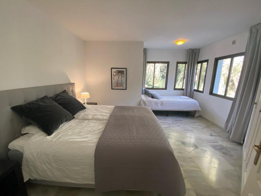30481 - APARTMENT 50 METER TO SPORTY BEACH, Marbella ...