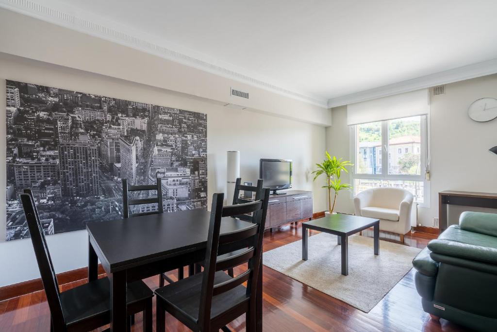 a living room with a dining room table and a couch at Zubia apartment by People Rentals in Bilbao