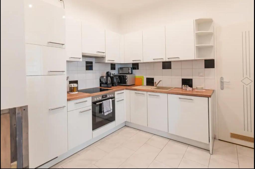 Kuchyňa alebo kuchynka v ubytovaní Comfortable Apartments Vienna 1100 with contactless Check-in