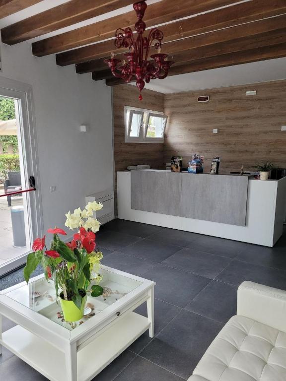 a living room with a table with flowers on it at Boutique Hotel Nuovo Cason in Cavallino-Treporti