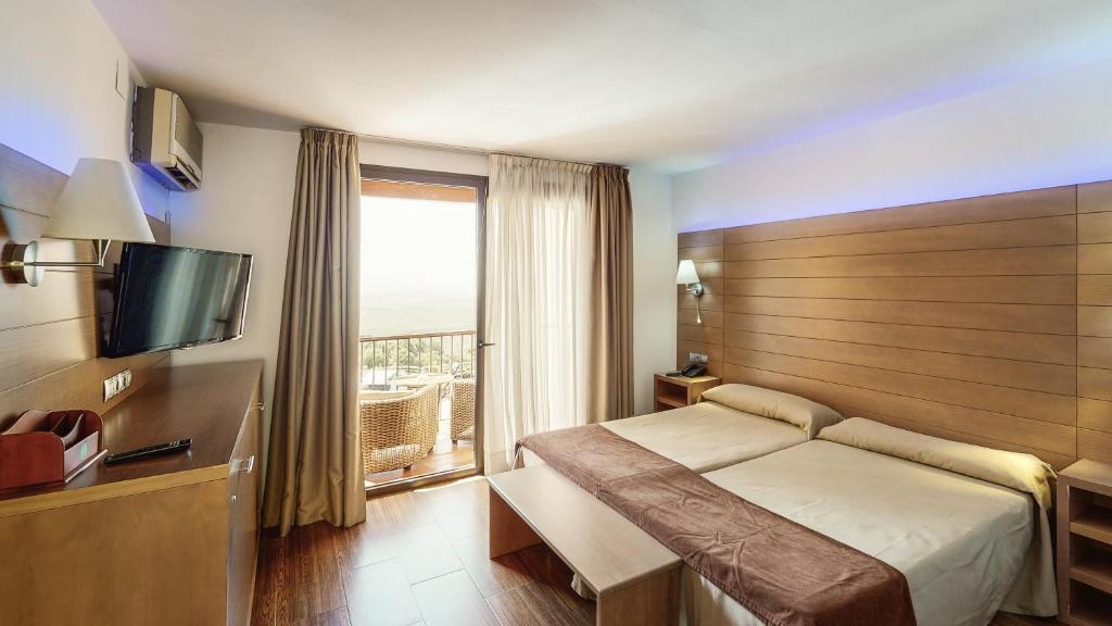 TV a/nebo společenská místnost v ubytování Hotel Sierra de Cazorla & SPA 3*