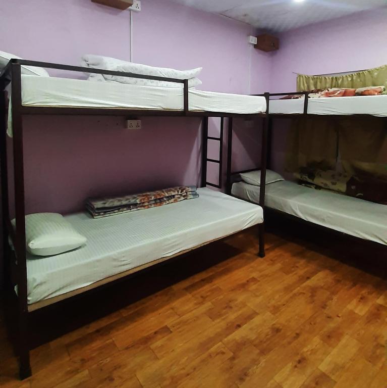 Letto o letti in una camera di Margik Backpackers Hostel