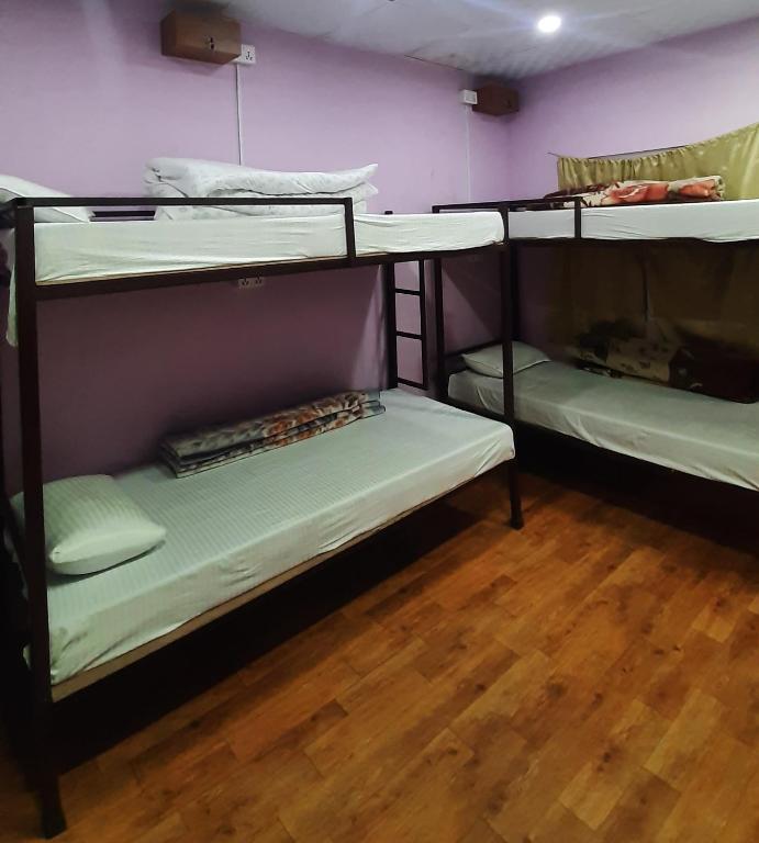 Letto o letti in una camera di Margik Backpackers Hostel