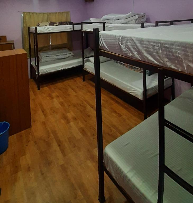 Letto o letti in una camera di Margik Backpackers Hostel