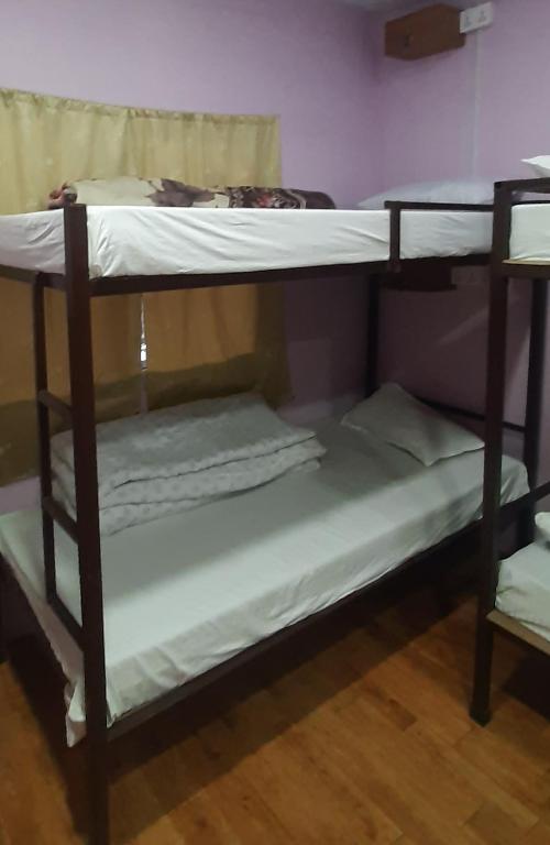 Letto o letti in una camera di Margik Backpackers Hostel