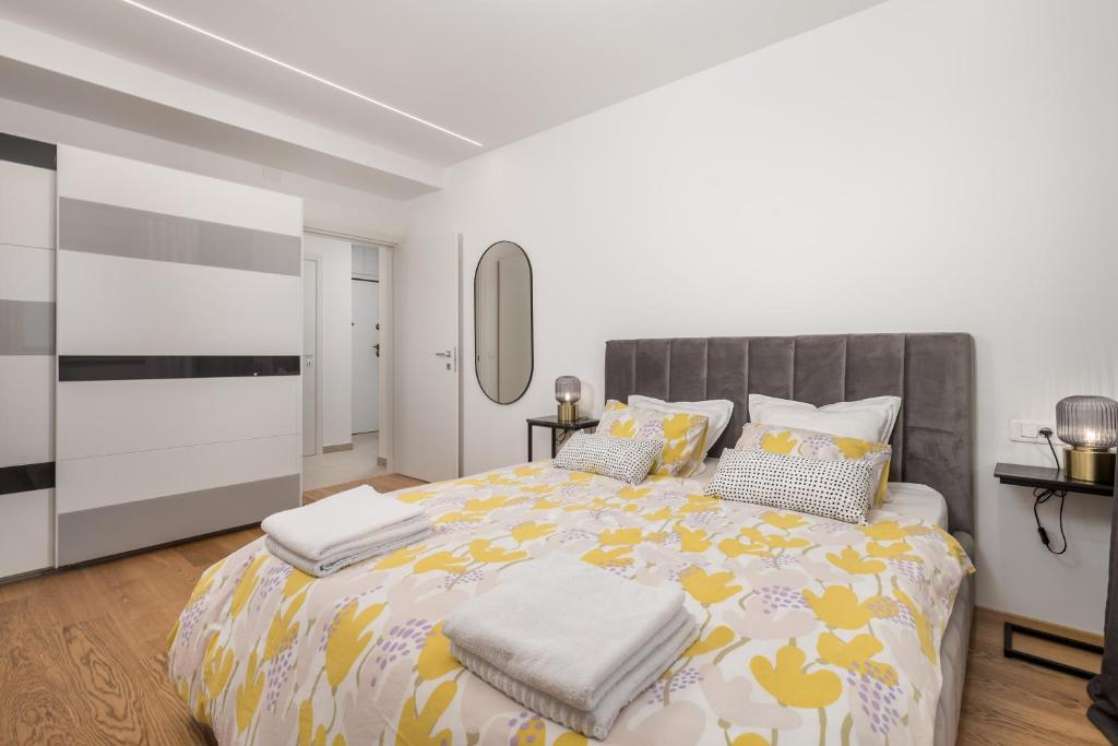Posteľ alebo postele v izbe v ubytovaní Gallery apartment Megan2 with parking