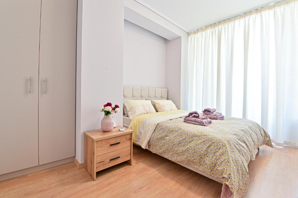 Postel nebo postele na pokoji v ubytování Modern flat in the heart of Port of Piraeus (D2)