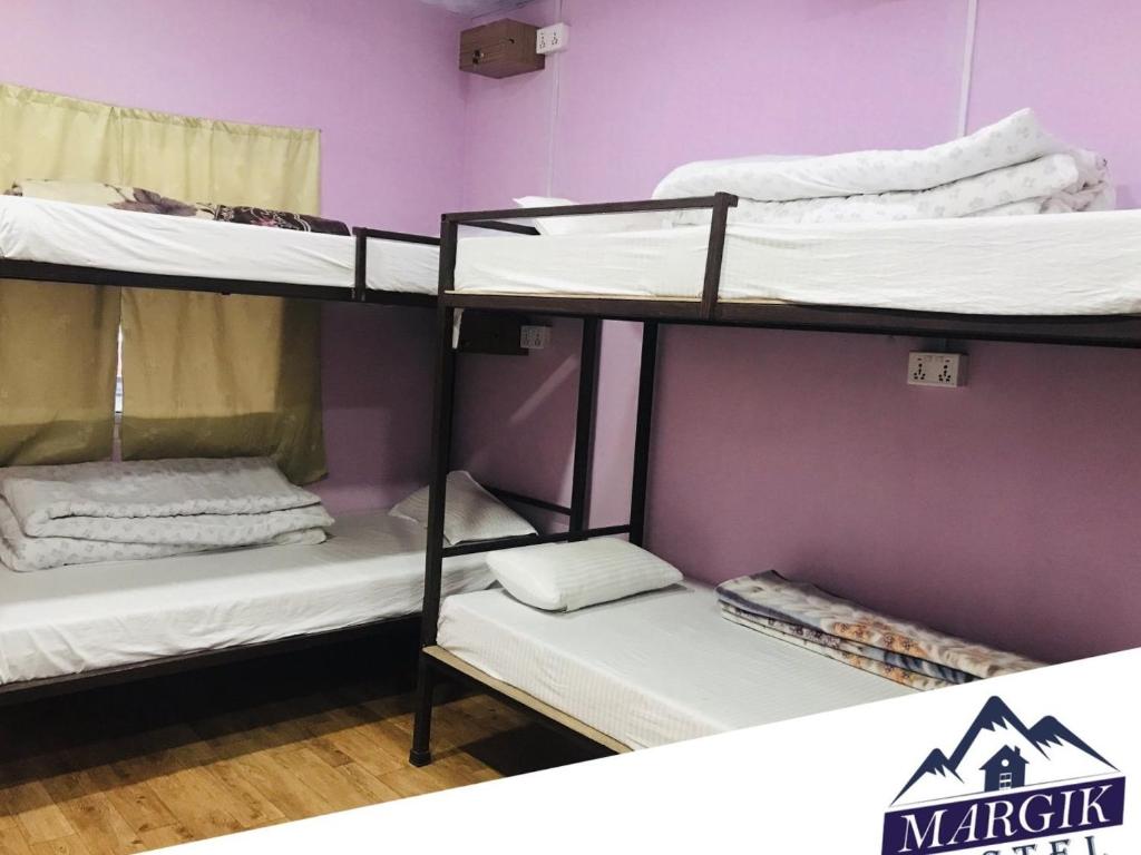 Letto o letti in una camera di Margik Backpackers Hostel