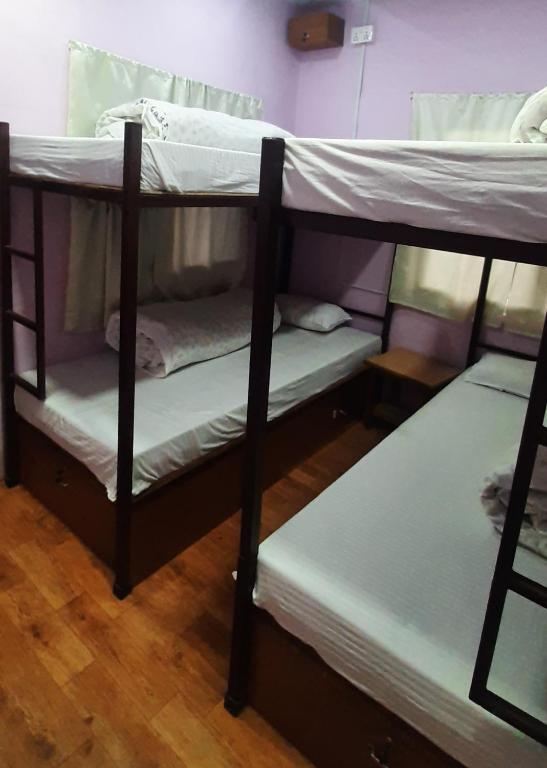 Letto o letti in una camera di Margik Backpackers Hostel