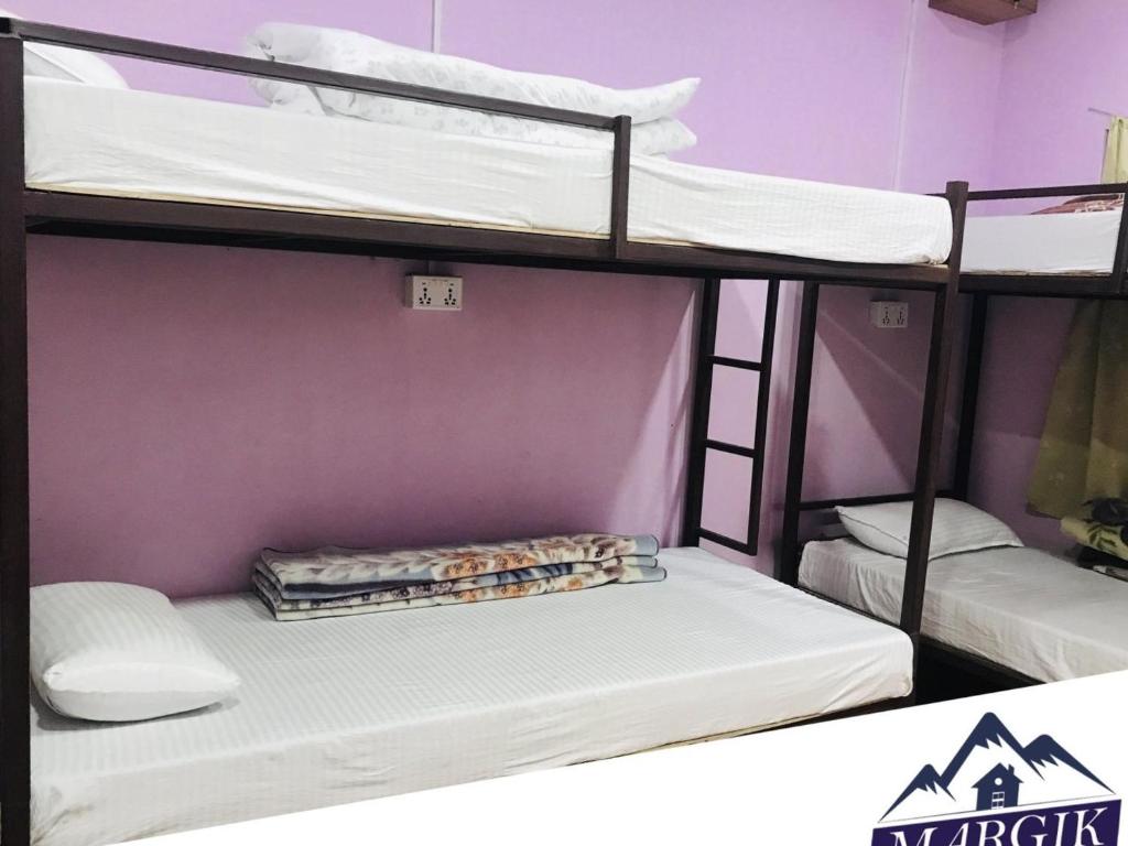 Letto o letti in una camera di Margik Backpackers Hostel