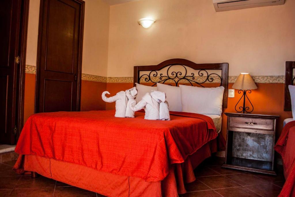 Postel nebo postele na pokoji v ubytování Maya Campeche Hotel