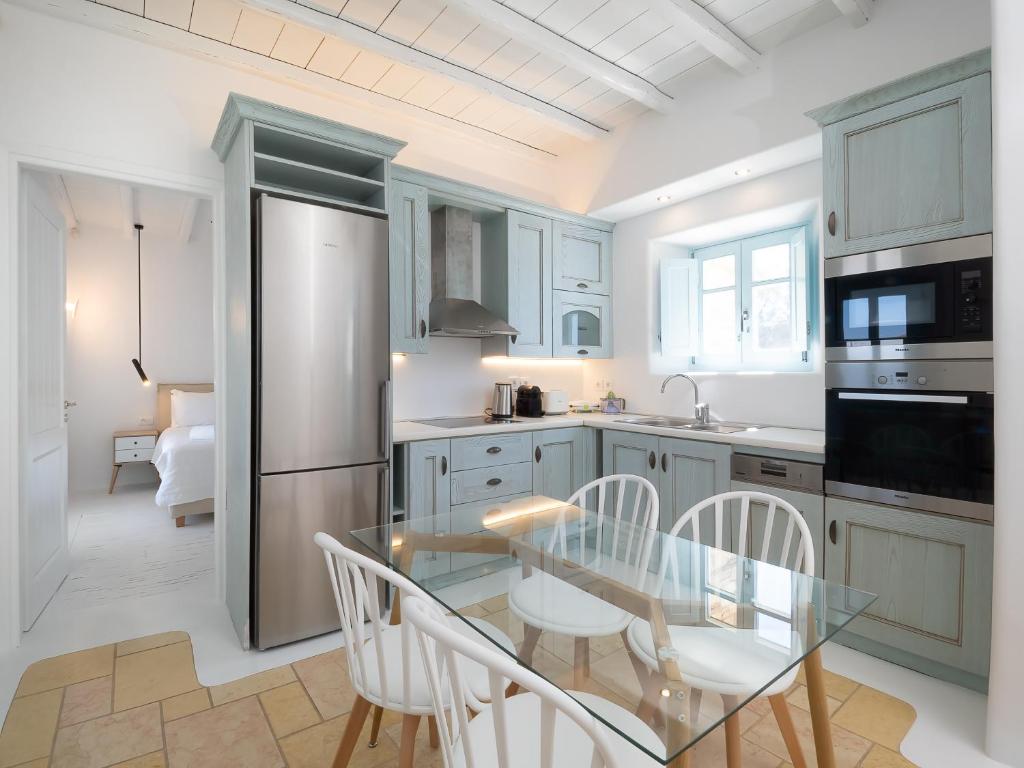 Kuchyň nebo kuchyňský kout v ubytování Mykonos AG Villas in Psarou beach