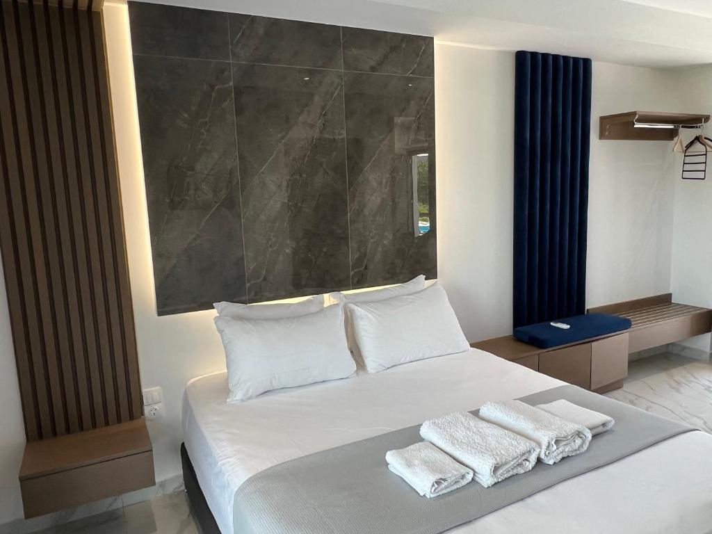 Posteľ alebo postele v izbe v ubytovaní V luxury Suites