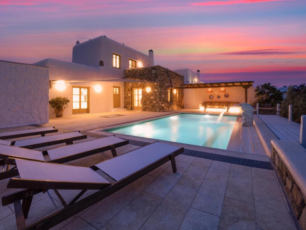 Bazén v ubytování Mykonos AG Villas in Psarou beach nebo v jeho okolí