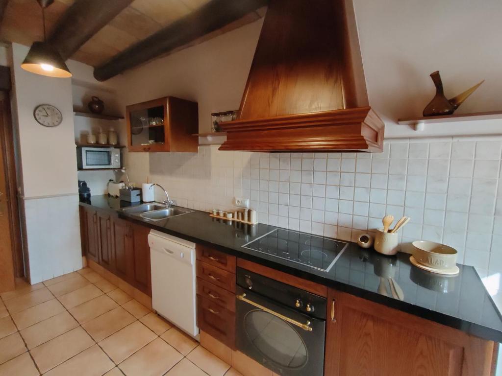 Kuchyň nebo kuchyňský kout v ubytování Casa Serra de Dalt